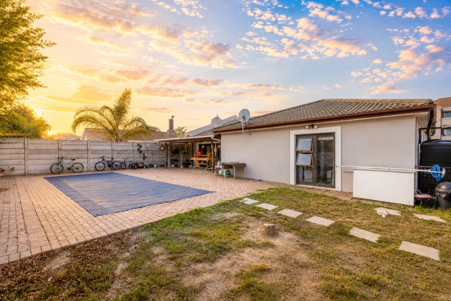 3 Bedroom Property for Sale in Uitzicht Western Cape